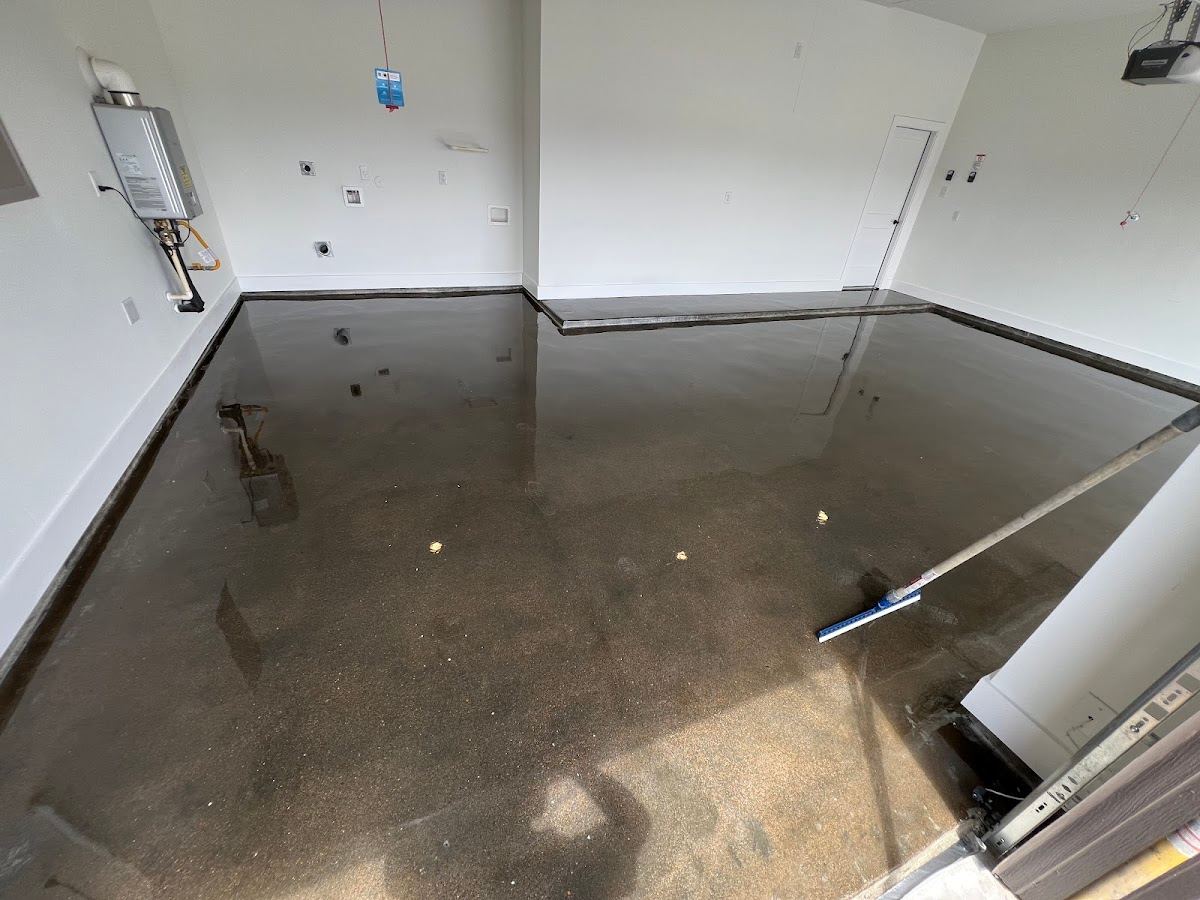 Glossy flake epoxy garage floor in a Texas home