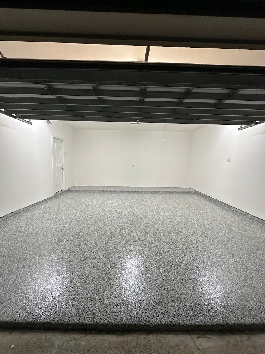 Decorative chip epoxy garage floor