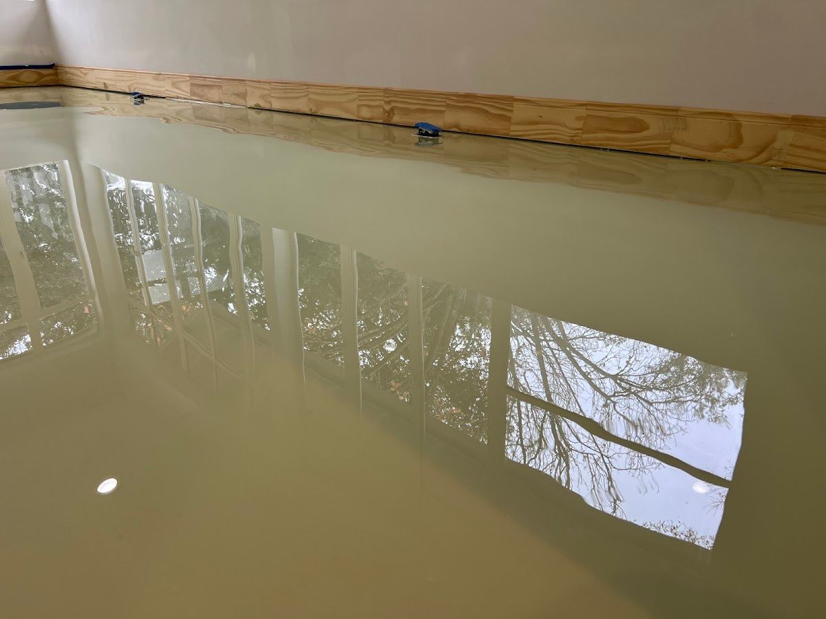 Seamless, chemical-resistant epoxy floors engineered for Texas heat, humidity and slab foundations.